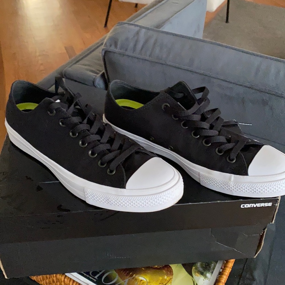 Excellent condition.  Worn once.  Includes black and white laces.